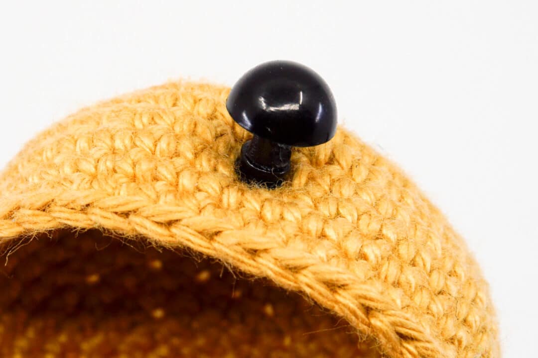 How to Attach Amigurumi Safety Eyes | Supergurumi