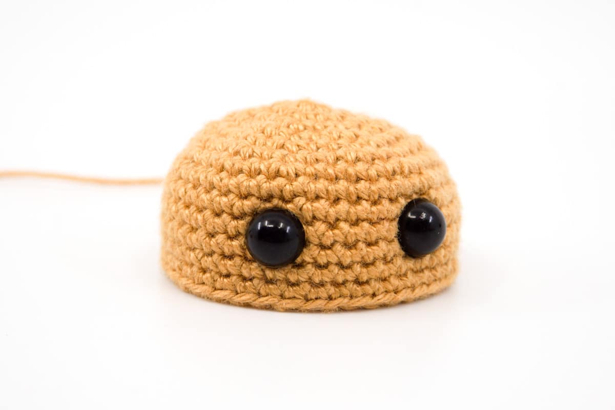 How to Attach Amigurumi Safety Eyes | Supergurumi